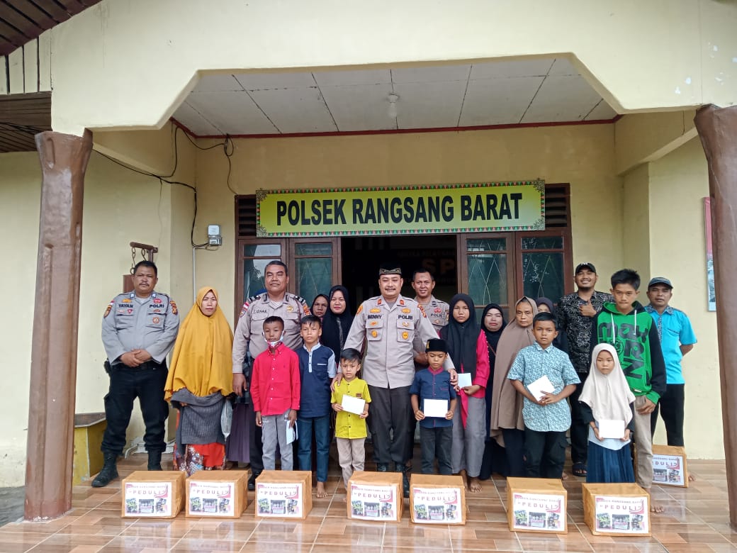 Polsek Rangsang Barat Peduli, Puluhan Anak Yatim Diberikan Bantuan dan Santunan