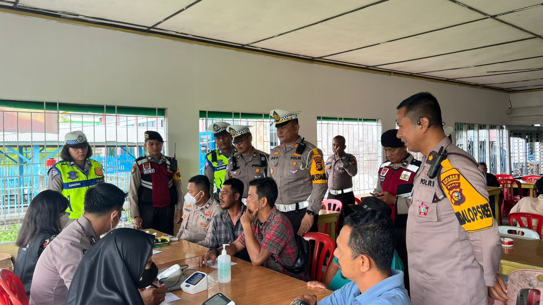 Polres Meranti Gelar Cek Kesehatan Gratis kepada Pengendara Becak dan masyarakat