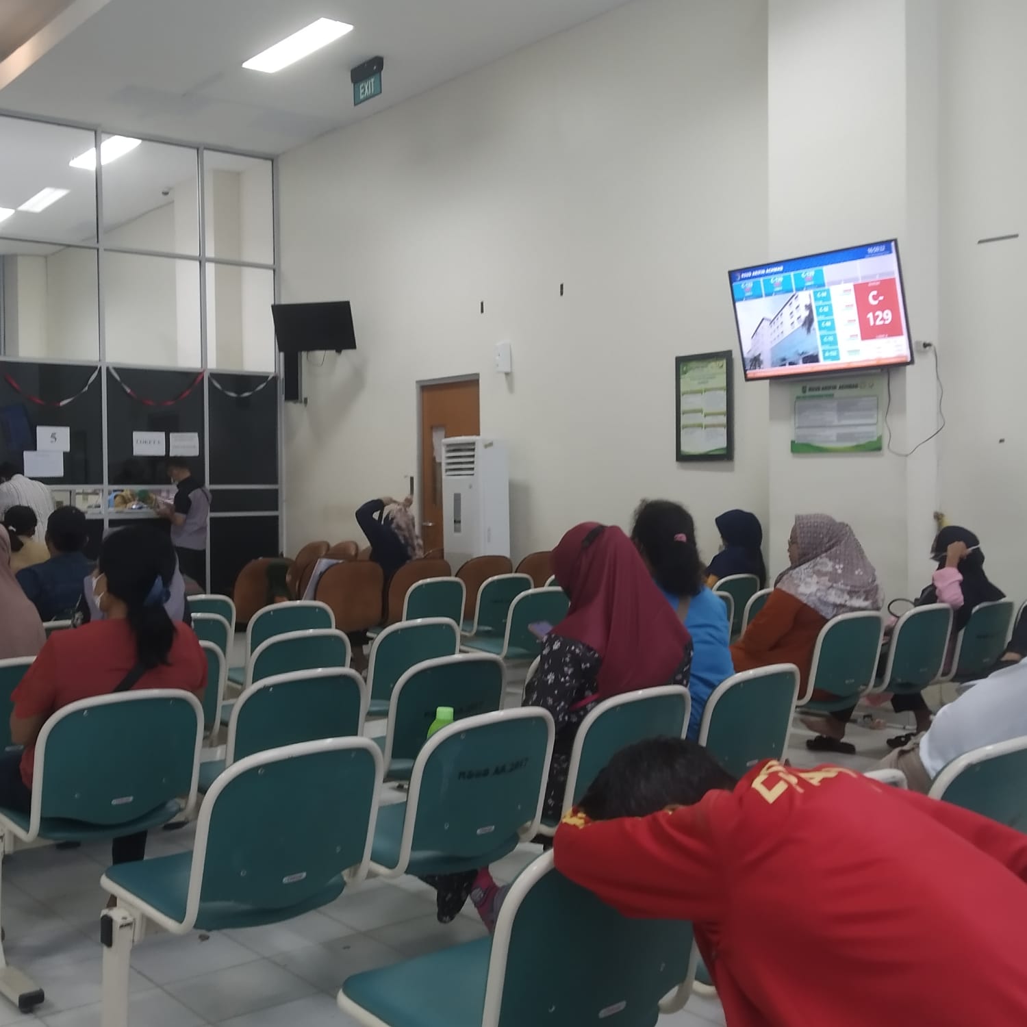 Warga Pekanbaru Keluhkan Sulit Mendapatkan Obat di Apotik RSUD Arifin Ahmad Pekanbaru