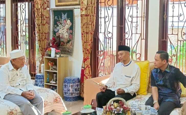 Sowan ke Kediaman Saleh Djasit, Pasangan Agung-Markarius Dapat Wejangan