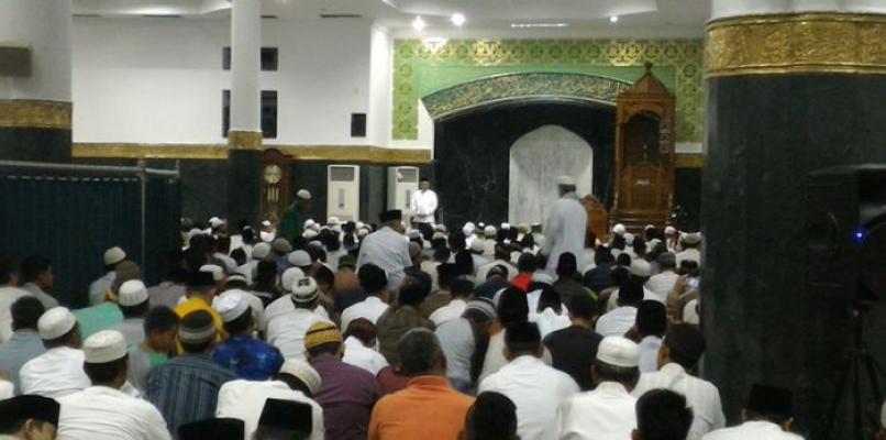 Tarawih Perdana, Gubri Ajak Hidupkan Ramadhan dengan Ibadah
