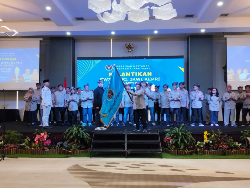 Zulmansyah Lantik Pengurus PWI Kepri dan Batam: Tegaskan Pentingnya Kode Etik Jurnalistik