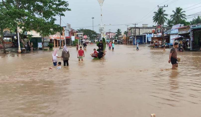 Jalan Utama Ibukota Rohul Tak Bisa Dilalui Akibat Banjir