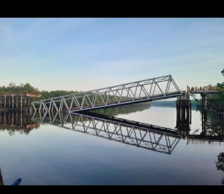 Parah Belum Ada Perawatan Pemprov dan Pemda Meranti Jembatan Perawang Ambruk