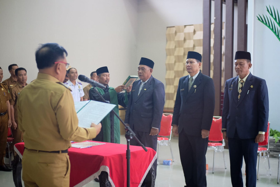 Plt. Bupati H. Asmar Lantik Tiga Pejabat Eselon II
