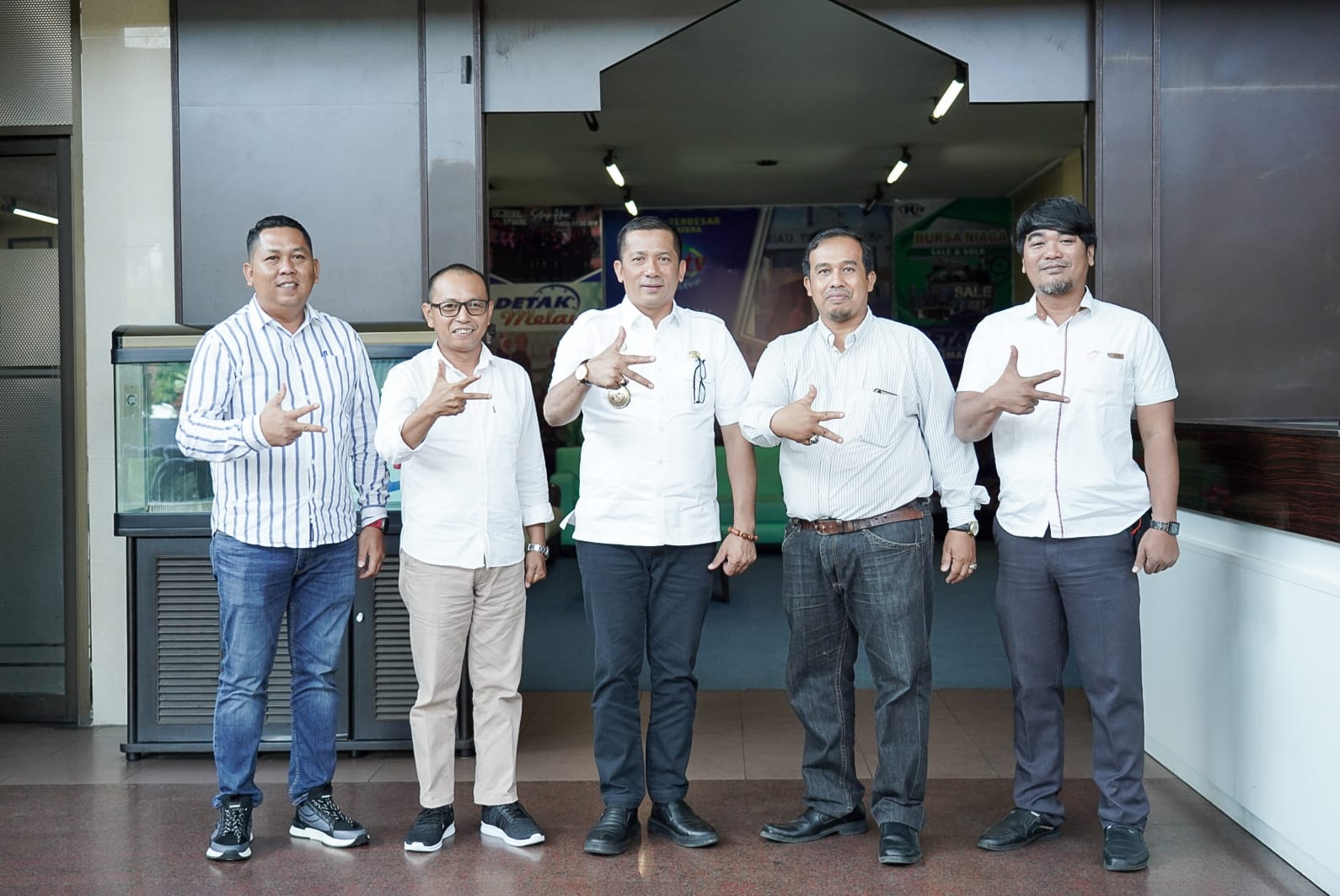 Bupati Meranti Penuhi 3 Undangan Talk Show di Pekanbaru