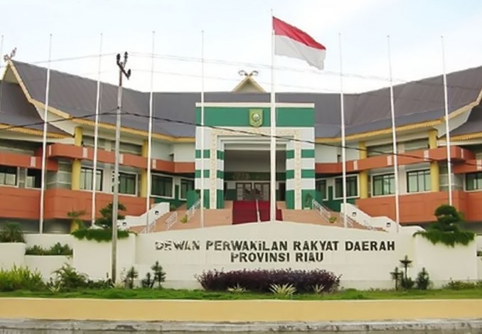 Pelantikan Wakil Ketua DPRD Riau Ditunda