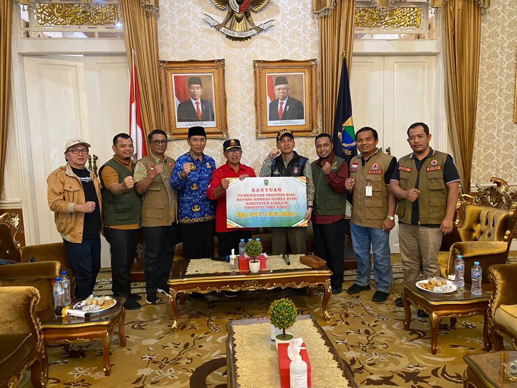 Pemprov Riau Serahkan Bantuan Bencana Gempa Cianjur Rp.676.956.000