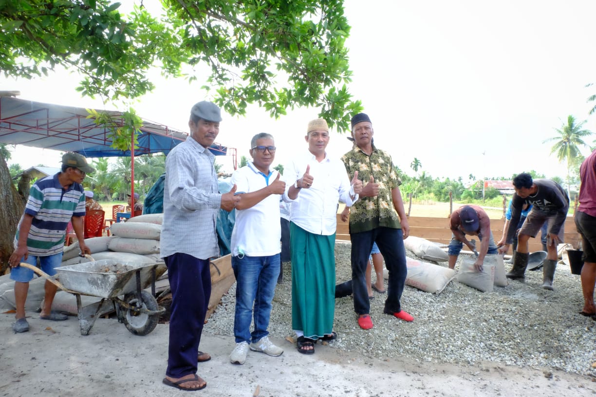Bupati HM Adil Letakan Batu Pertama Pembangunan Masjid Nurul Huda Selatpanjang