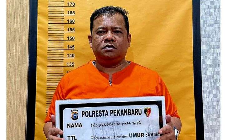 Mantan Dirut RSD Madani Resmi Ditahan Di Rutan Polresta Pekanbaru