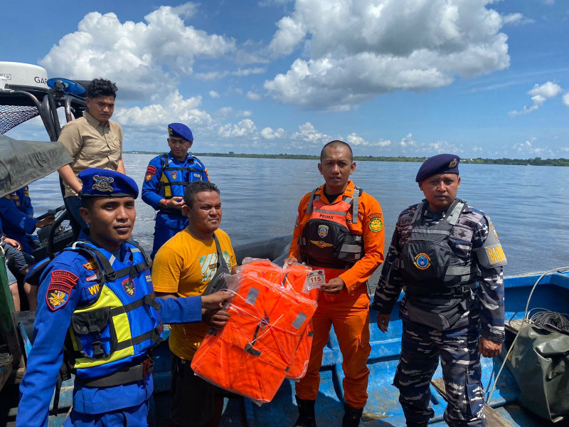 Sosialisasi Keselamatan Berlayar Basarnas Bersama TNI AL dan Pol Airud Turun Langsung.