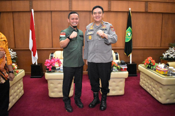 Kapolda Riau Irjen Iqbal Kunker Ke DPRD Riau