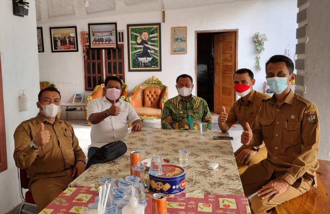 Janjikan Bantuan Ambulan, Bupati Kampar Terima 11 Kepala Desa Di Rumah Pribadi Sei Lembu
