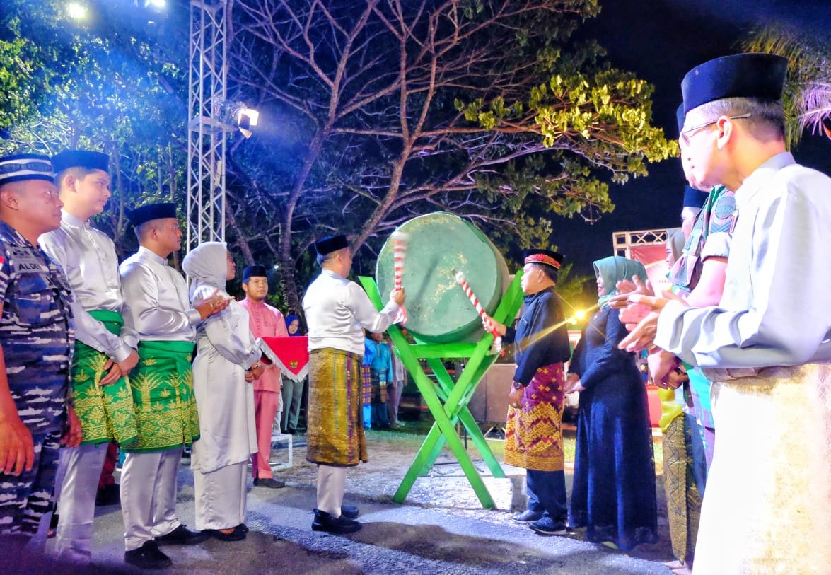Bupati Meranti H M Adil Bersama Wakil Bupati H.Asmar Lepas Pawai Takbir Idul Adha .