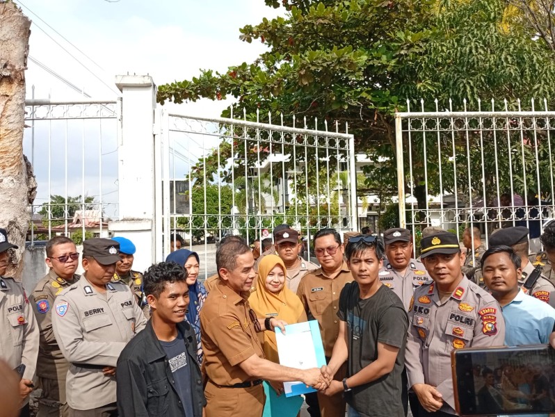 Temui Aksi Demontrasi, Plh Kadisdikpora Kampar Zulkifli Tegaskan Tindak Lanjuti Terkait Dugaan Jual Beli LKS di Sekolah