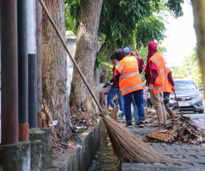DPRD Minta Penyapu Jalan di Pekanbaru Dijamin Asuransi dan Dilengkapi Penanda Keselamatan