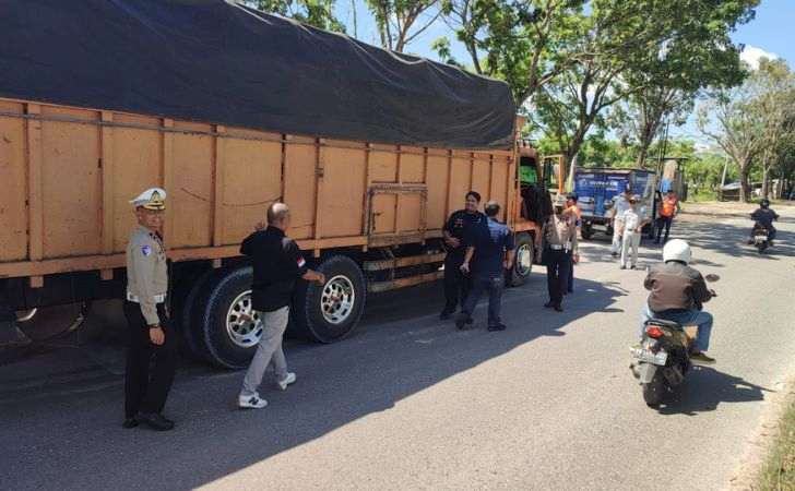 Ditlantas Polda Riau Razia ODOL Dan Truk Pelanggar Jam Operasional