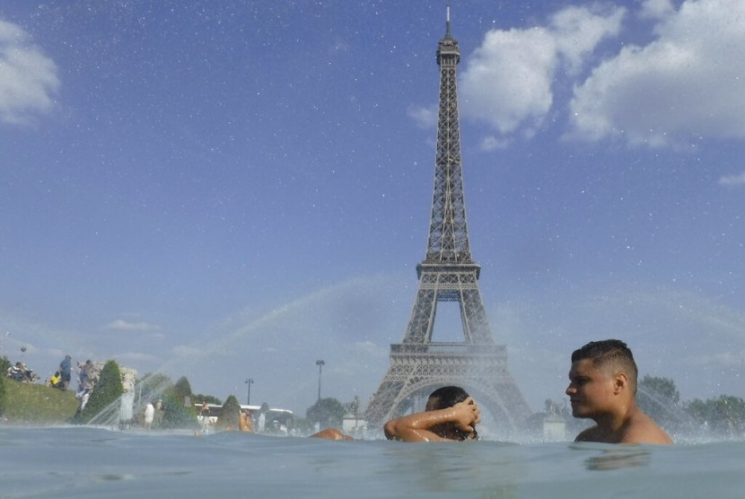 Perancis Capai Suhu 45 Derajat Celcius