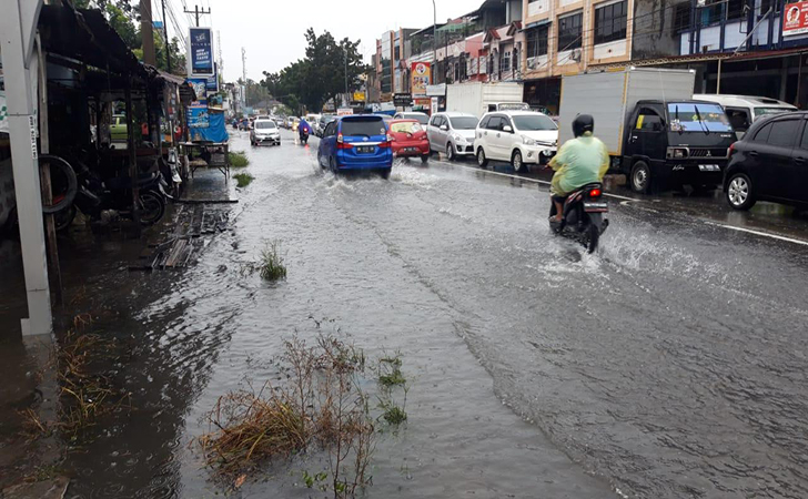 Warga Protes Muflihun Sebut Jalan Arifin Achmad Sudah Bebas Banjir