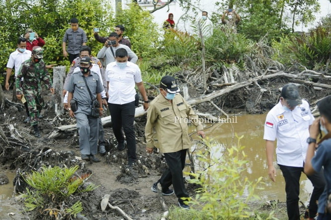 Bupati Inhil HM.Wardan Tinjau Langsung Lokasi Abrasi di Desa Kuala Selat