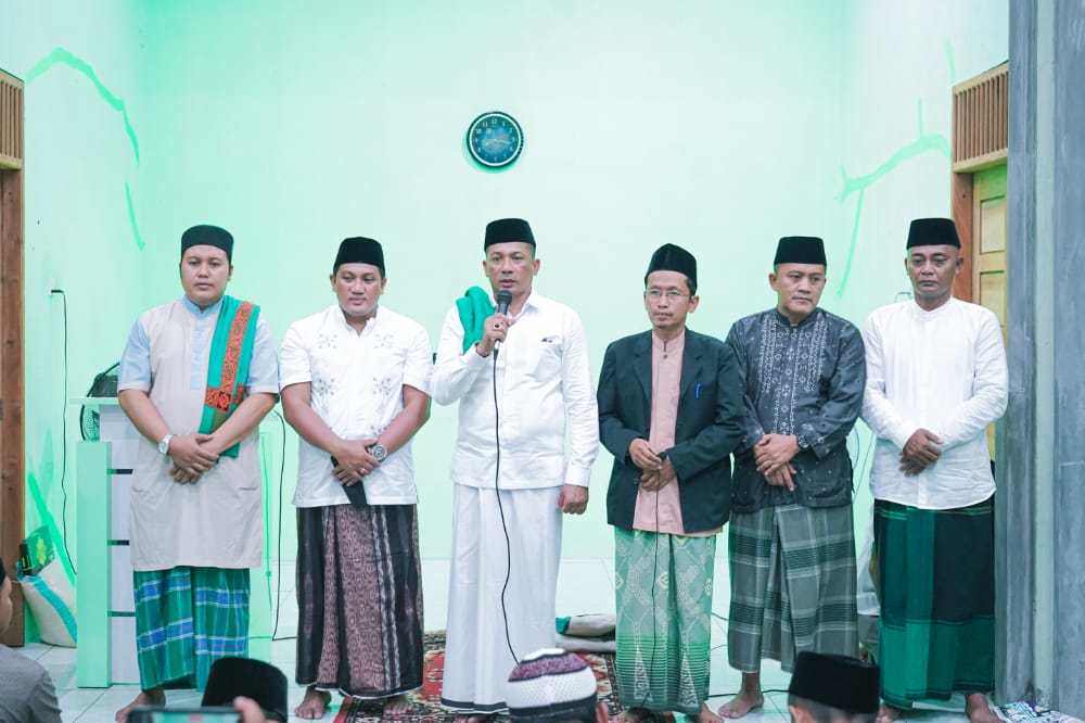 Bupati HM Adil Safari Ramadhan Perdana di Musholla Al-Istianah Kecamatan Tebingtinggi