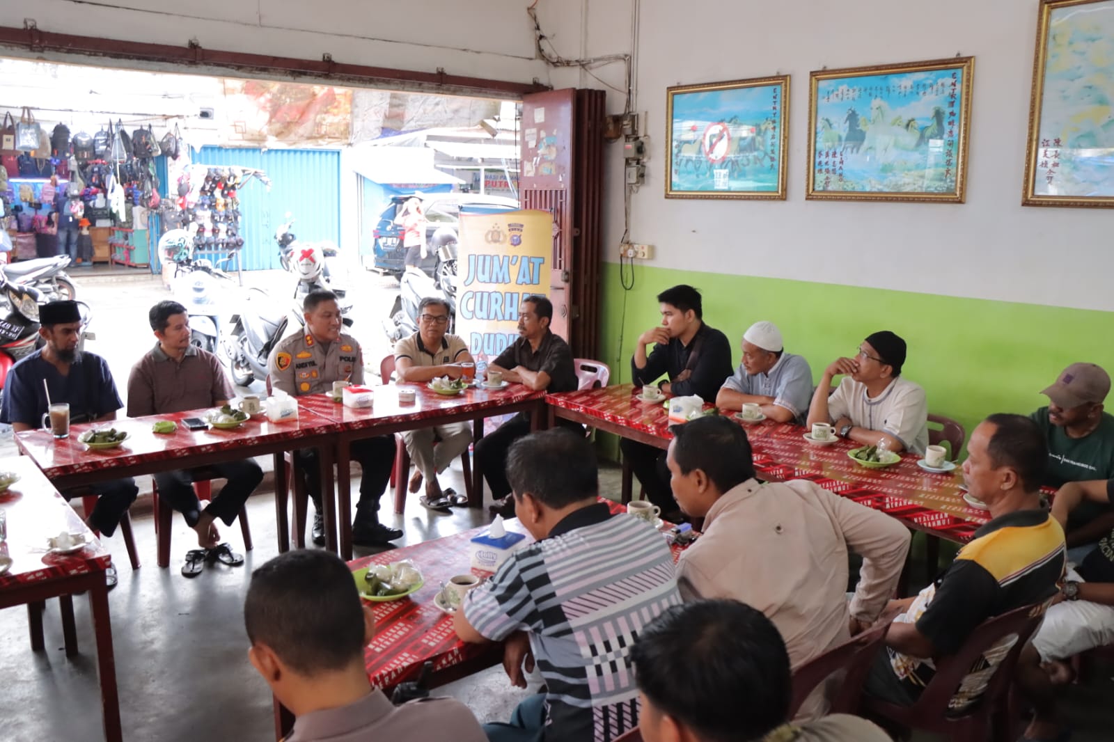 Jumat Curhat, Kapolres Meranti Rangkul IKMR dan Pedagang Pasar Dukung Tugas Polisi