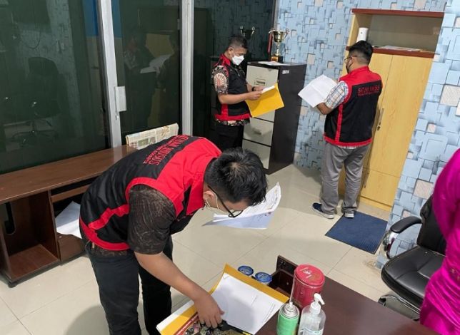 Kantor dan Rumah Ketua KONI Kampar Digeledah Kejati Riau