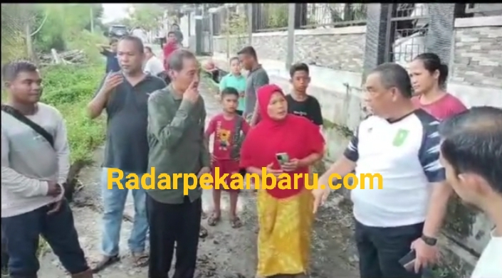 Dapat Khabar, Wagubri Terjun Langsung Hadapi Keluhan Masyarakat Tenayan Raya Pekanbaru