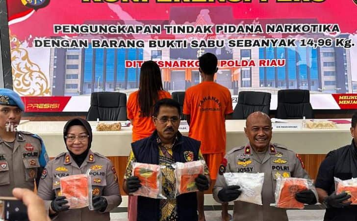 Tergiur Rp150 Juta, Kurir Dan Biduan Dari Siak Nekat Selundupkan 15 Kg Sabu
