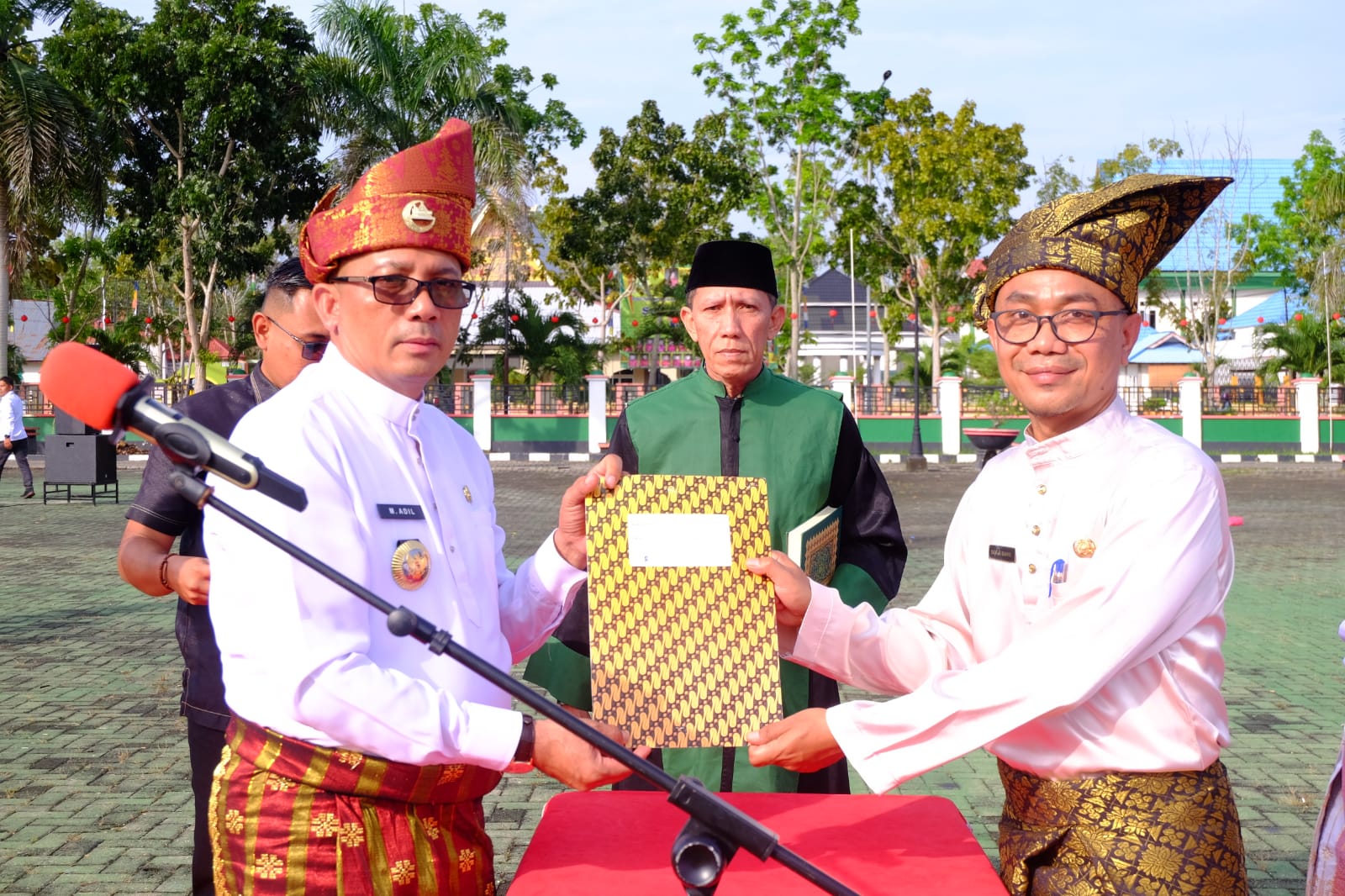 Diawali Salat Subuh Berjamaah dan Istigasah, Bupati H.M Adil Lantik 89 Pejabat 