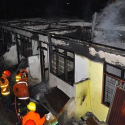 6 Rumah Petak & 1 Rumah Ludes Dilalap Api