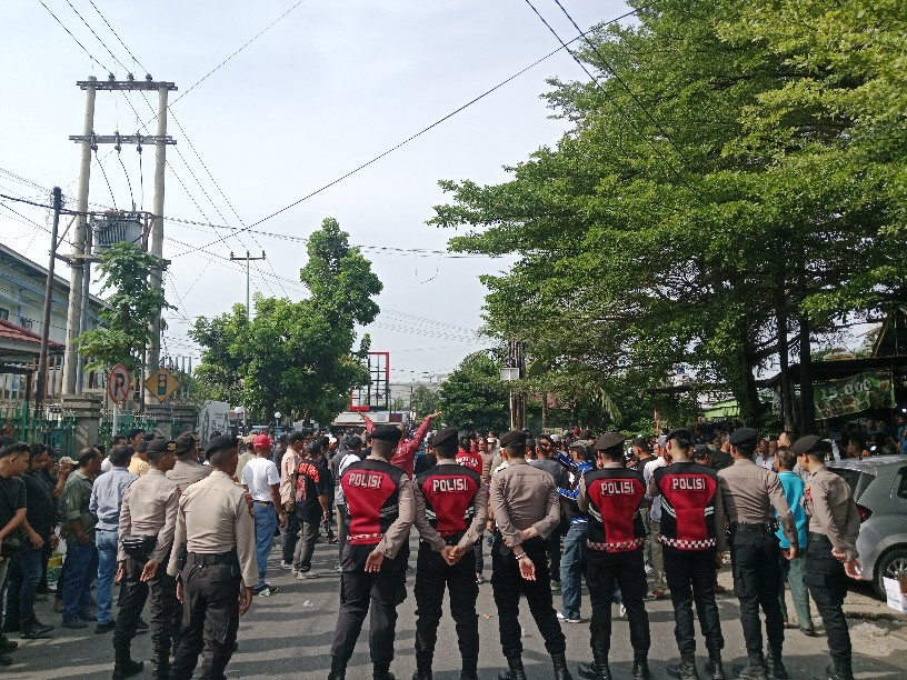 Hadirkan SF Hariyanto sebagai Saksi, Seribu Warga Padati PN Pekanbaru