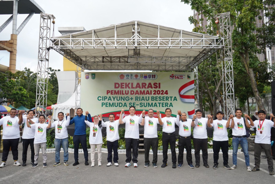 Kapolda Riau Deklarasi Pemilu Damai di Area Car Free Day.