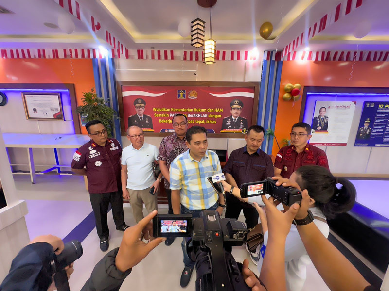 HARI TERAKHIR LAYANAN PASPOR SIMPATIK, KAKANWIL KEMENKUMHAM RIAU SAMBANGI KANTOR IMIGRASI PEKANBARU
