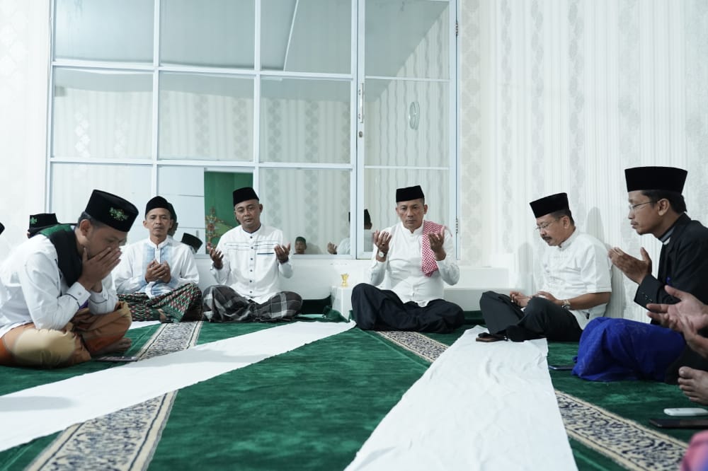 Pembkab Meranti Bersama Forkopimda Laksanakan Buka Bersama Dan Sholat Berjama'ah