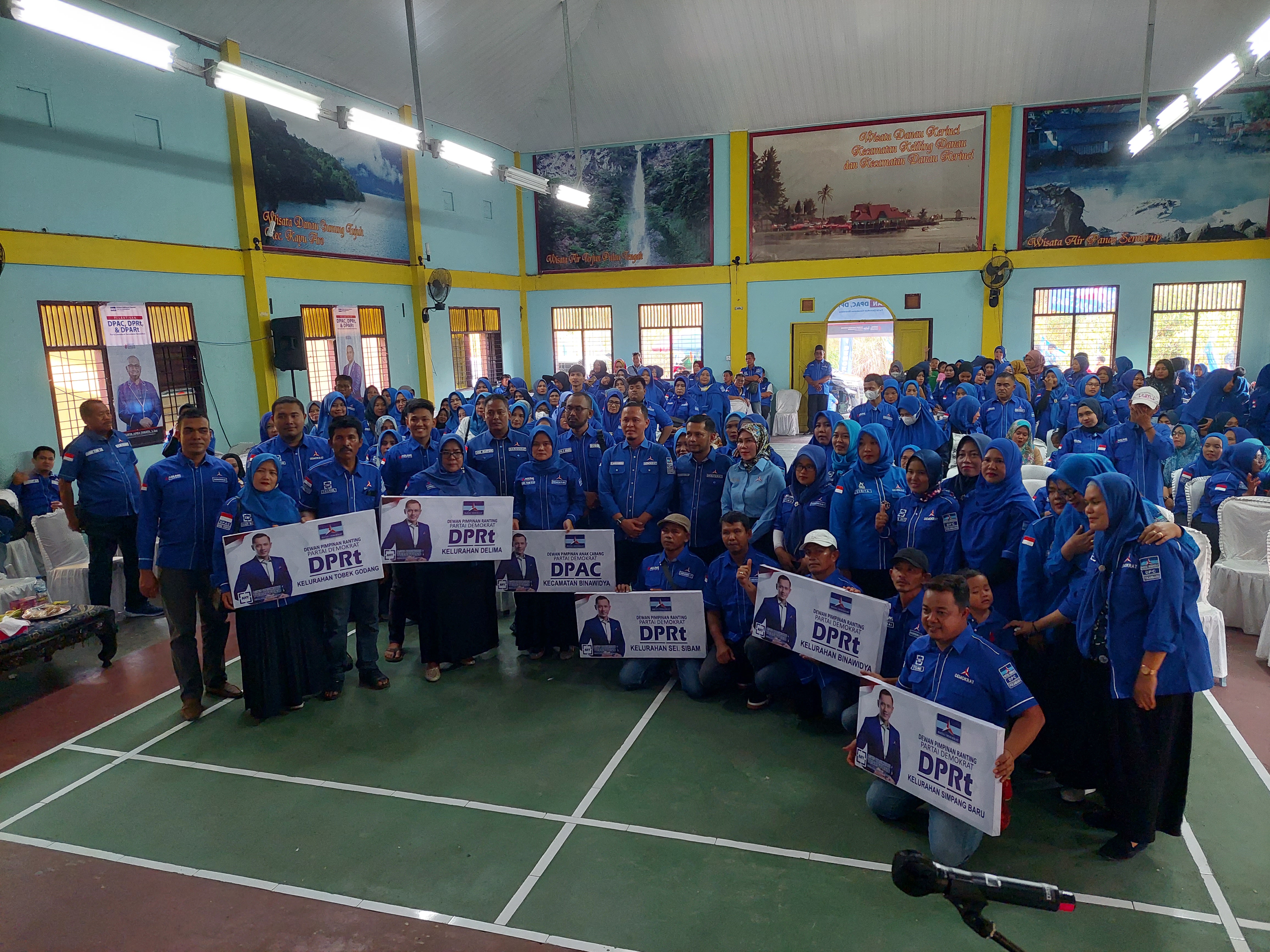 Agung Nugroho dan T Azwendi Lantik  Pengurus Demokrat di Kecamatan Binawidya