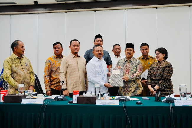 Gubri  Abdul Wahid Bawa Bupati dan Walikota Temui Bappenas, Perjuangkan Pembangunan Riau