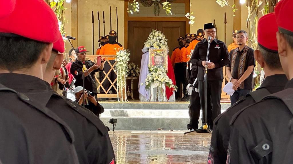 Pemakaman M.Prakosa, PDIP Beri Penghormatan Terakhir