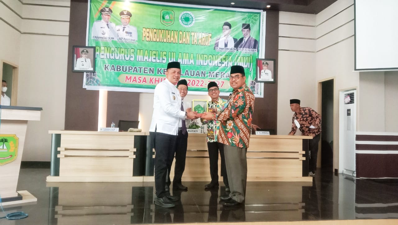 Pengukuhan dan Ta'aruf Pengurus (MUI) Meranti, Bupati HM Adil Mintak Kawal Program 7 Strategis