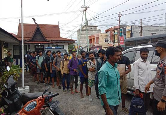 Polres Bengkalis Gagalkan Penyelundupan 43 Warga Bangladesh dan 10 PMI ke Malaysia