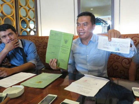 Suparman Bekas Ketua DPRD Riau Kumpulkan Wartawan di Hotel Berbintang,Klarifikasi Kasus Penganiayaan