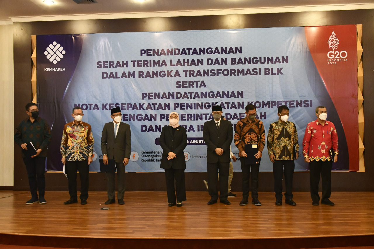 Gubernur Riau Lakukan Penandatanganan Serah Terima Lahan Bangunan BLK Bersama Kemenaker