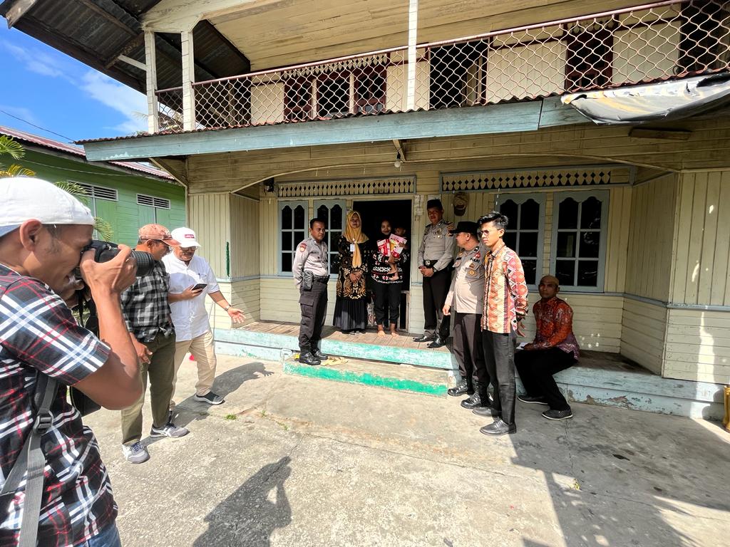 Kamis Barokah, Polsek Merbau Ulurkan Bantuan buat Kaum Dhuafa dan Balita Stunting.