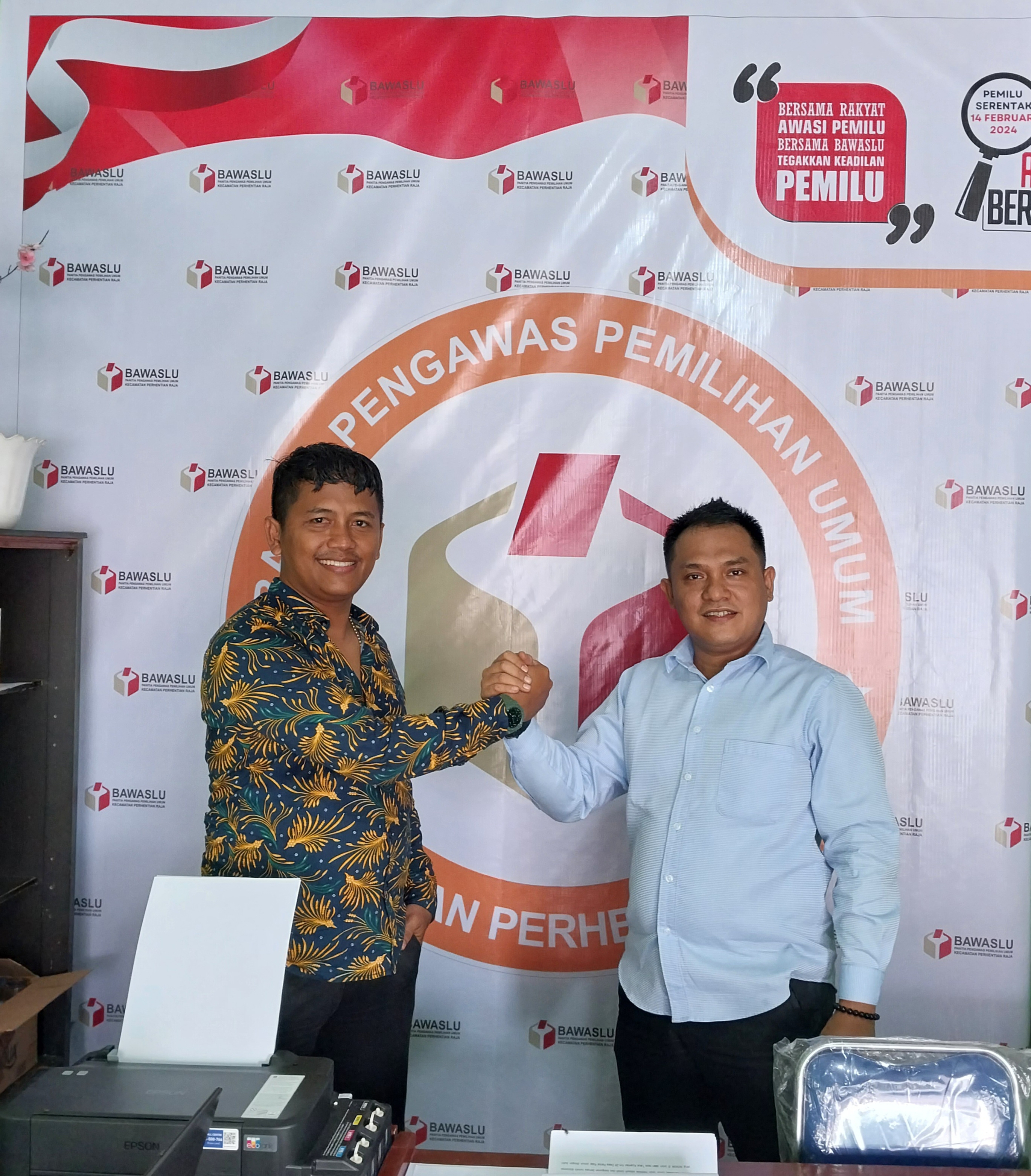 Lembaga Bantuan Hukum (LBH) Somasi Riau Kunjungi Kantor Panwaslu Perhentian Raja