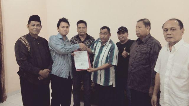 Ketua DPD Partai PIKA Riau Khairuddin Al-Young Riau Serahkan Mandat Untuk DPC Pika Rohil dan Rohul