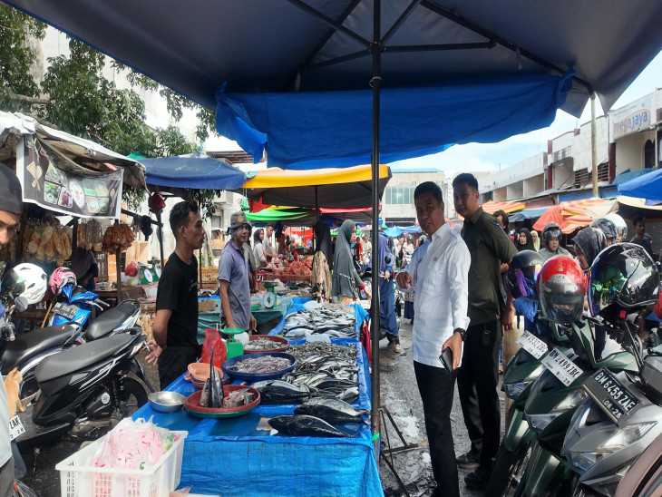 Pastikan Ketersediaan Komoditi dan Kenyamanan Parkir, Bupati Kampar Tinjau Pasar Inpres Bangkinang