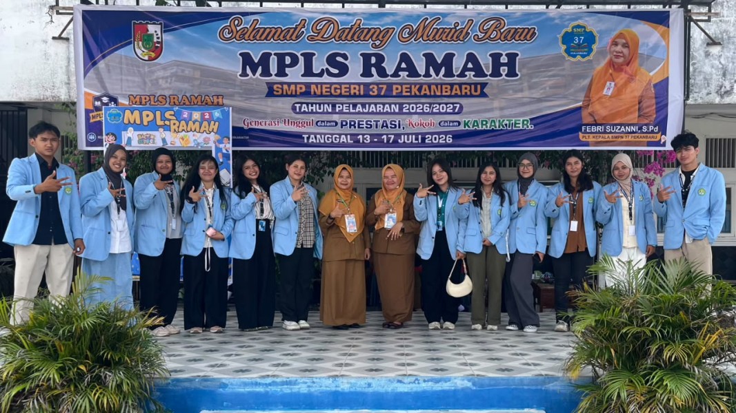Mahasiswa FBN Unri Ajarkan Public Speaking dan Kesadaran Keuangan di SMPN 37 Pekanbaru