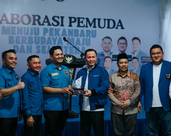 Wako  Agung Nugroho Dianugerahi Penghargaan Pemimpin Muda Kolaboratif dan Inspiratif oleh KNPI Pekanbaru