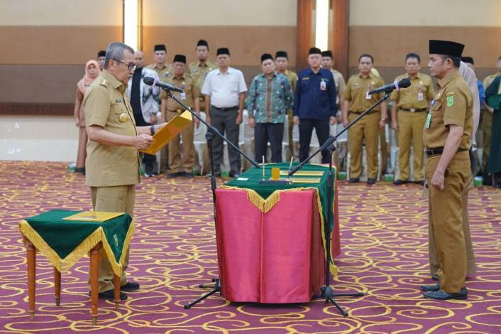 Gubri Lantik 188 Kepsek SMA/SMK dan SLB Negeri se-Riau