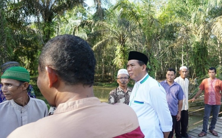 Rencana Besar Firdaus untuk Sawit dan Karet Riau